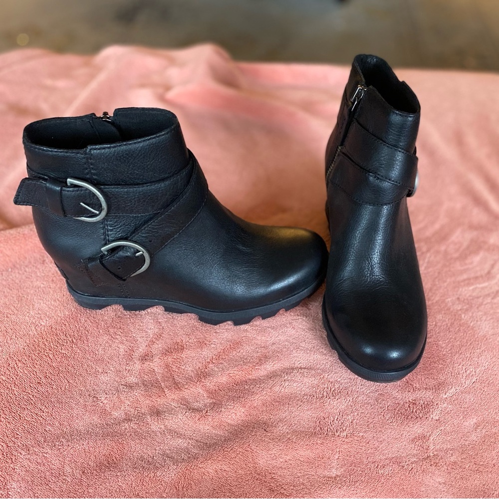 Sorel Joan of Ark Wedges Size 8